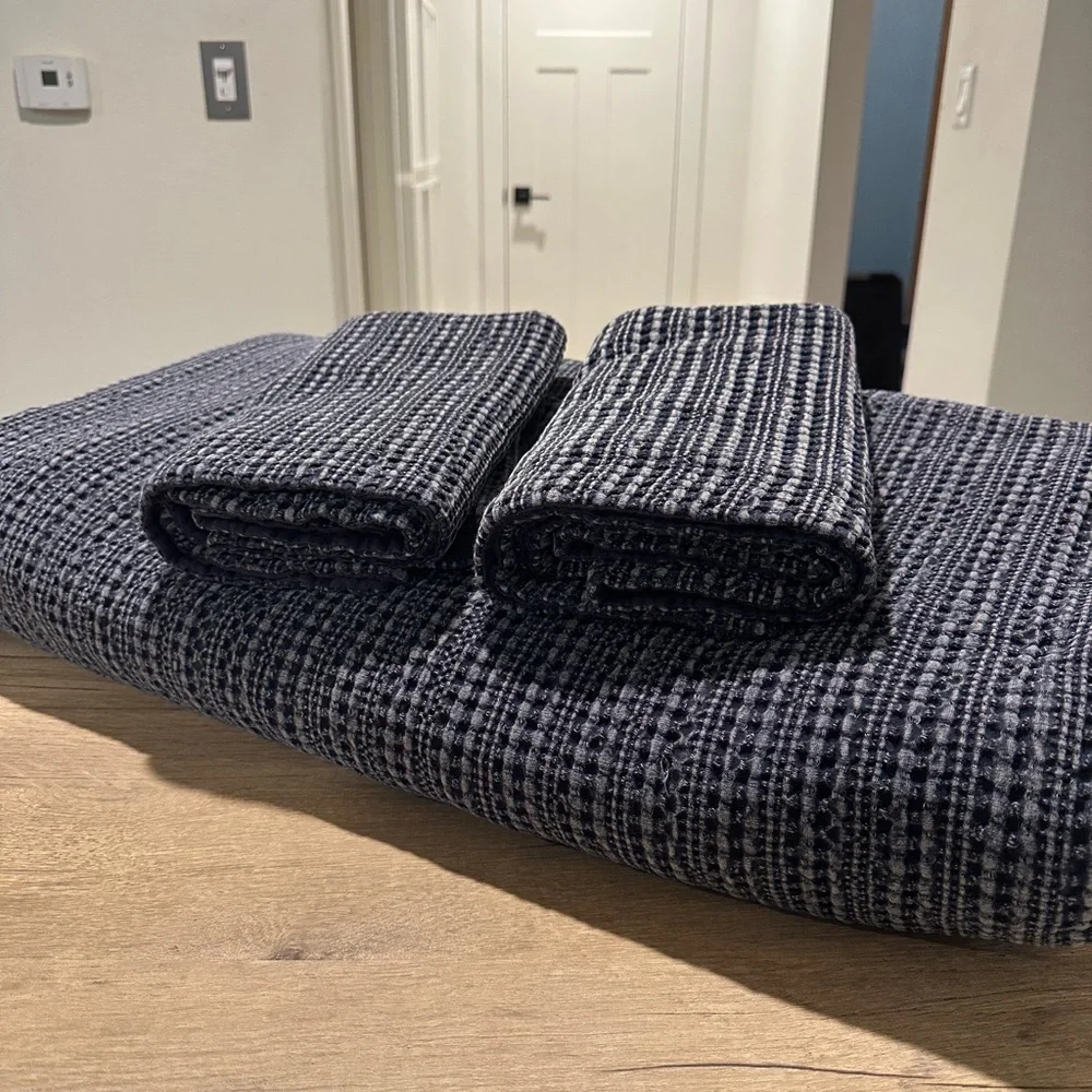 Pottery Barn Navy Textured Waffle Duvet Cover + 2 Shams